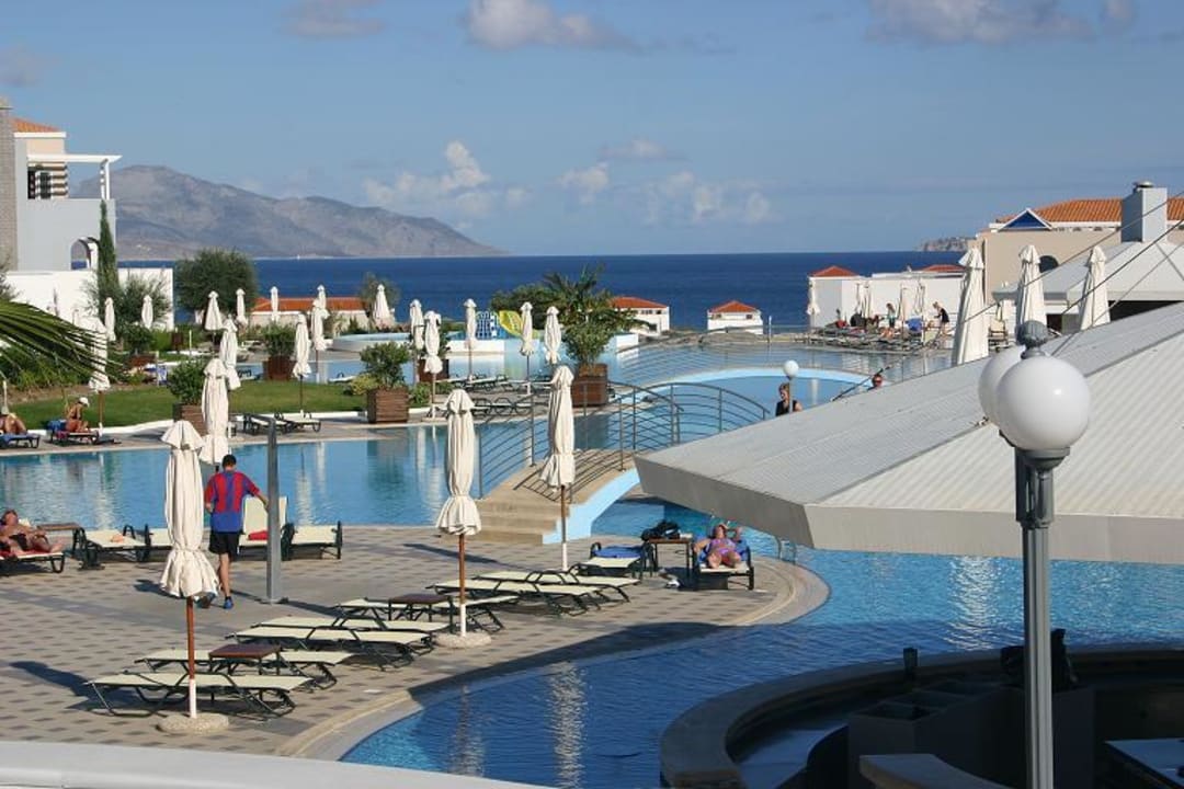 Blick vom Haupthaus auf das Meer Atlantica Marmari Palace