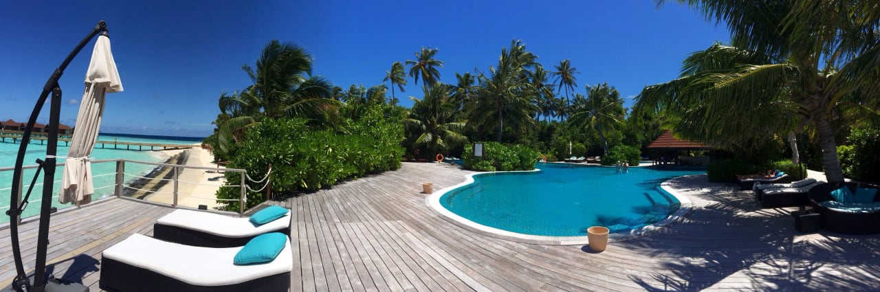 Der Pool ROBINSON MALDIVES