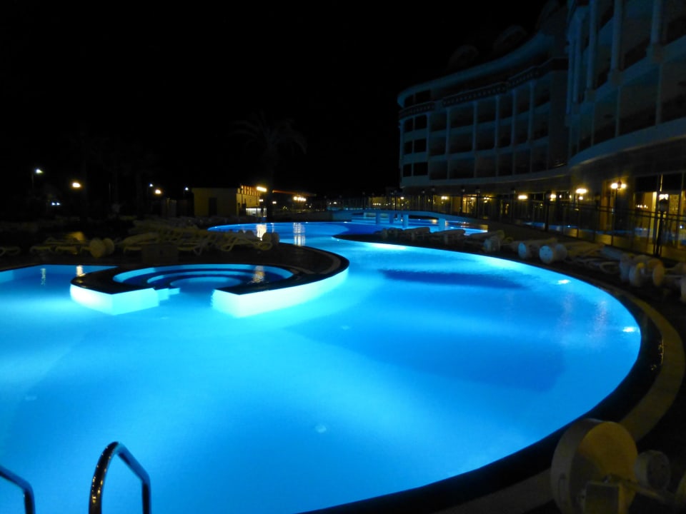 Beleuchteter Pool Kirman Belazur Resort & Spa
