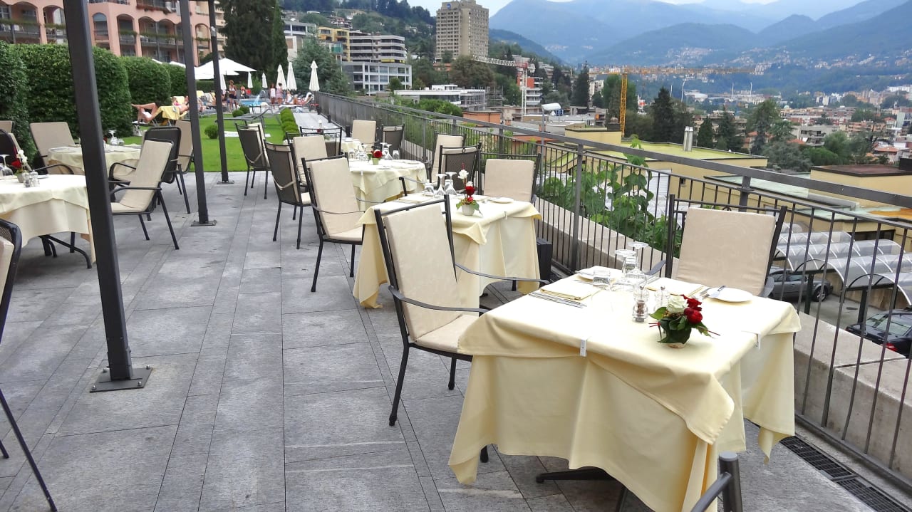 Restaurant-Terrasse mit schönem Ausblick Villa Sassa