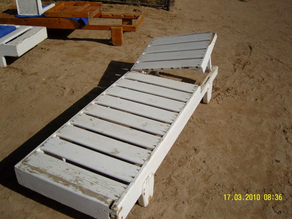 Defekte Liege Lotus Bay Beach Resort