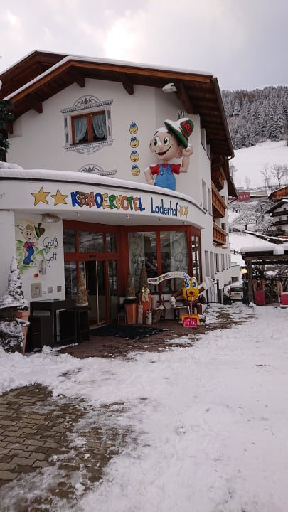 Außenansicht Kinderhotel Laderhof