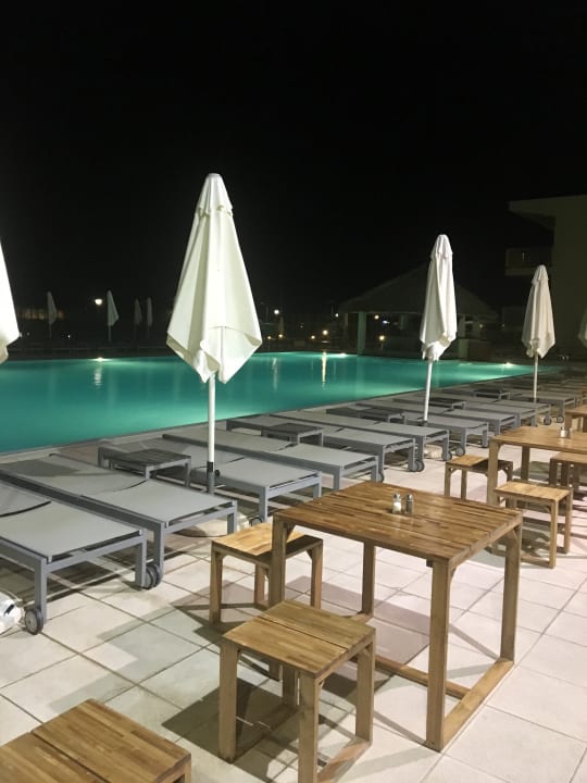 Pool Oasis Salinas Sea