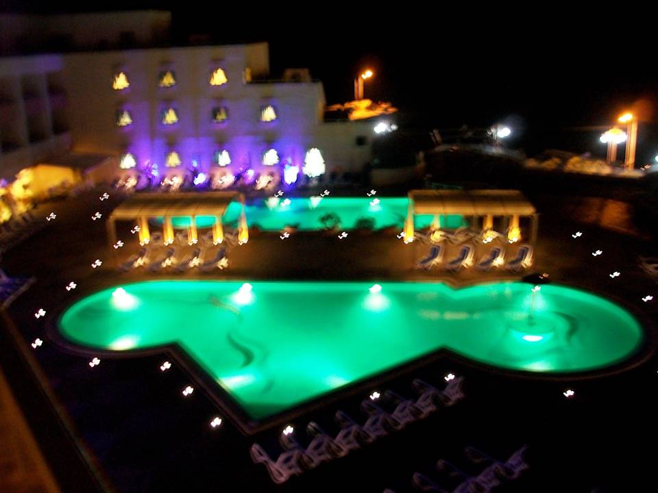 Abends mit unterschiedlicher Beleuchtung Riviera Spa Resort - Adults Only