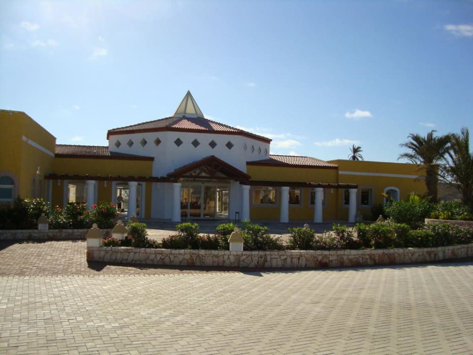 Eingang vom Pool gesehen VOI Praia De Chaves Resort