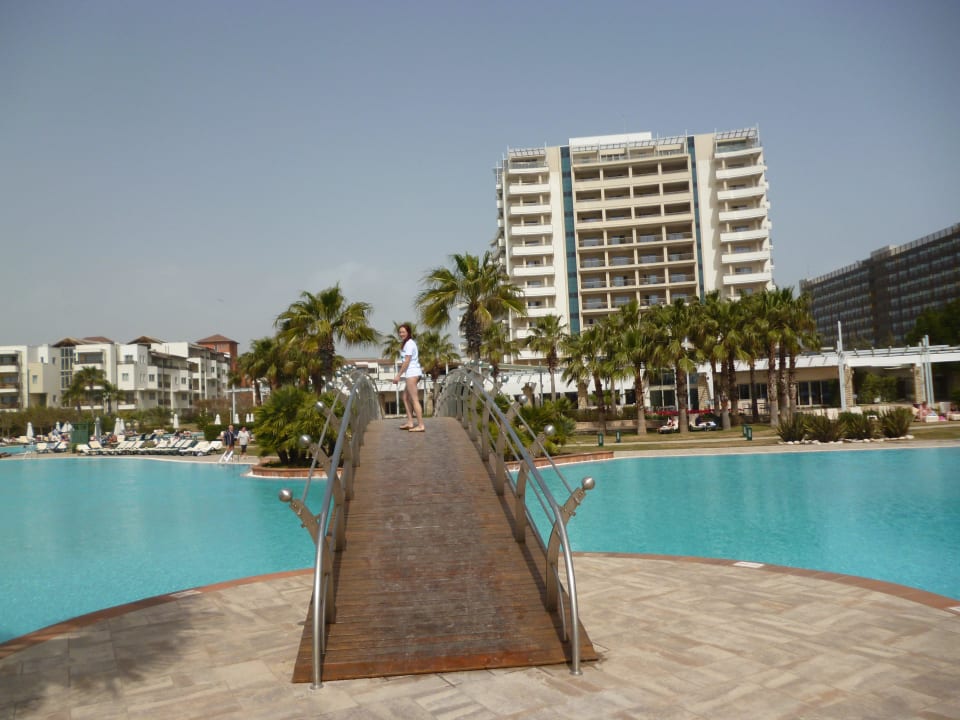 Weg von Poolbar zum Hotel Lara Barut Collection