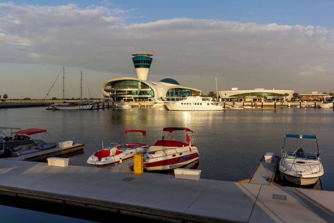 Blick über die Marina W Abu Dhabi - Yas Island