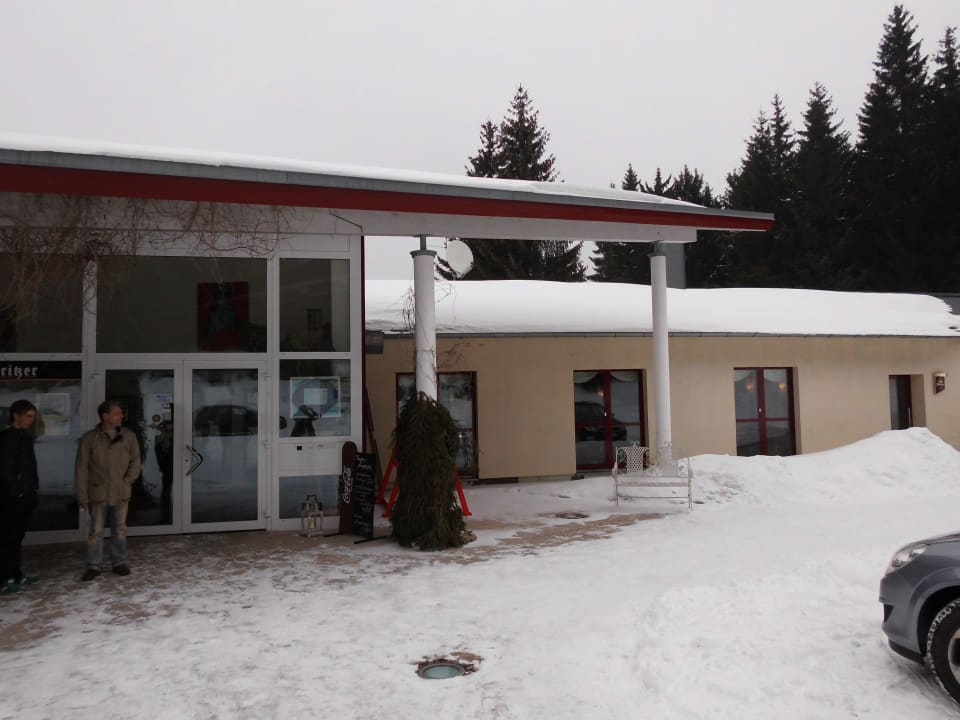 Hoteleingang mit Restaurant Waldhotel Rennsteighöhe