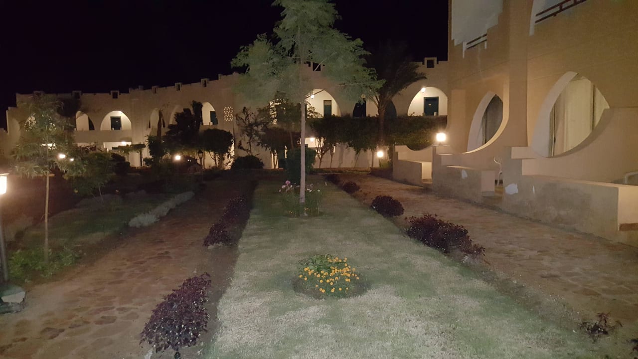 Bei nacht Three Corners Equinox Beach Resort