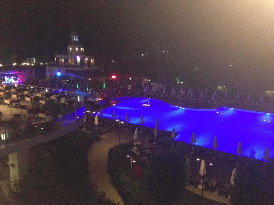 Von der Lobbyterrasse bei Nacht Commodore Elite Suites & Spa - Adults only