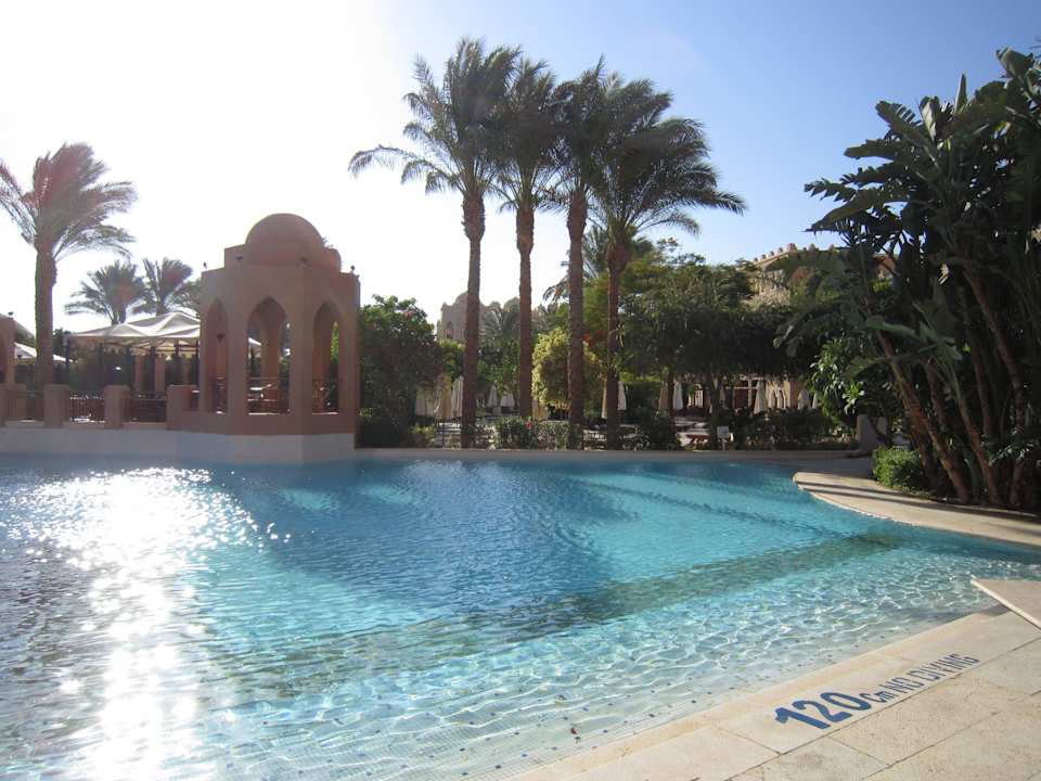 Morgens am Pool mit einer schönen Aussicht Makadi Palace