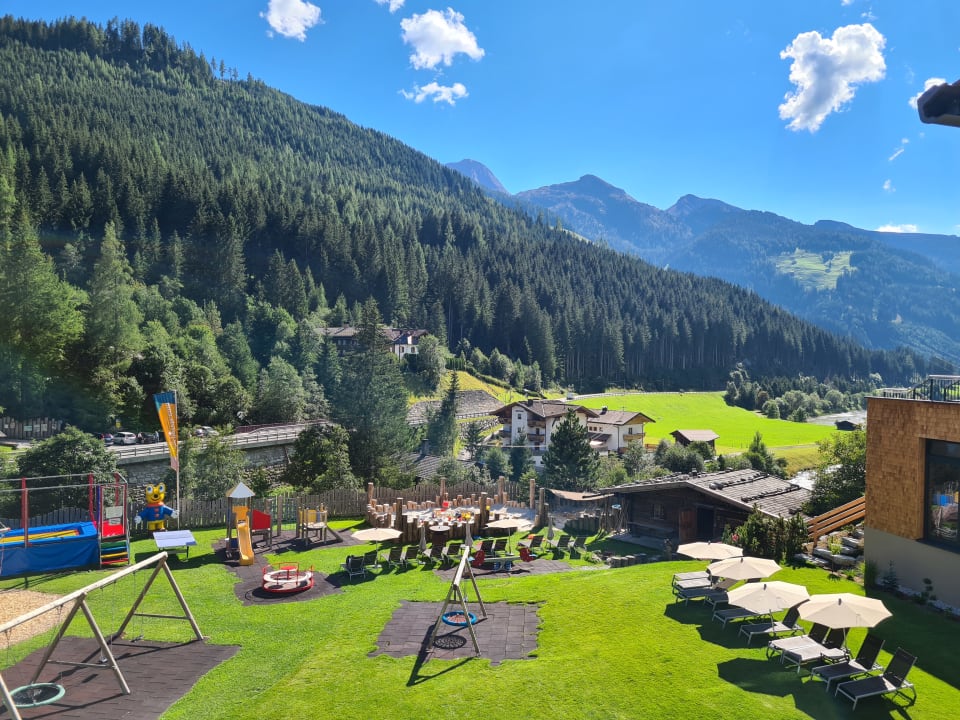 Gartenanlage Almhof Family und Wellness Resort