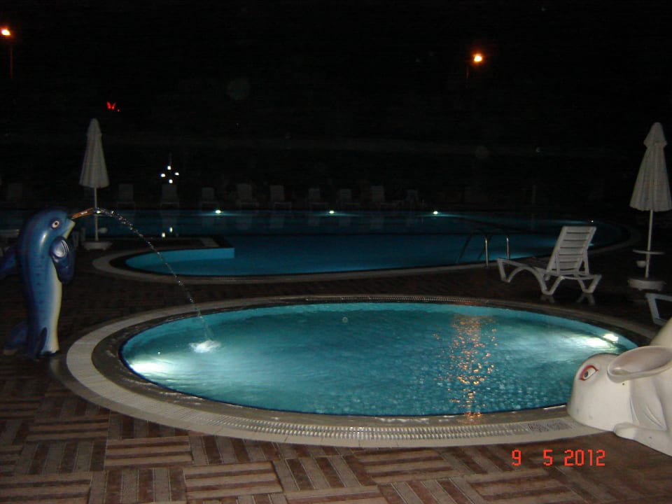 Bei Nacht  Hane Family Resort