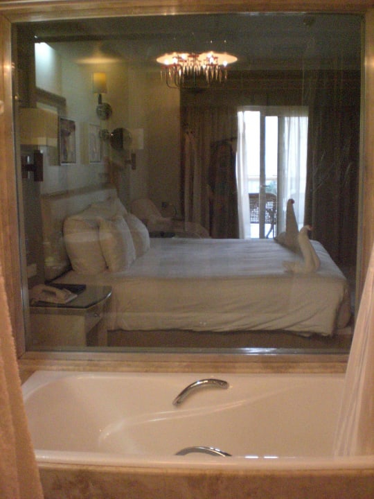 Blick vom Bad ins Schlafzimmer Kaisol Romance Resort