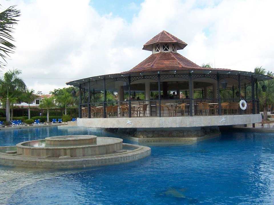 Pool & Bar am Theater Villas Bavaro Resort & Spa