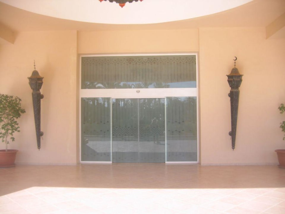 Eingang Zita Beach Resort