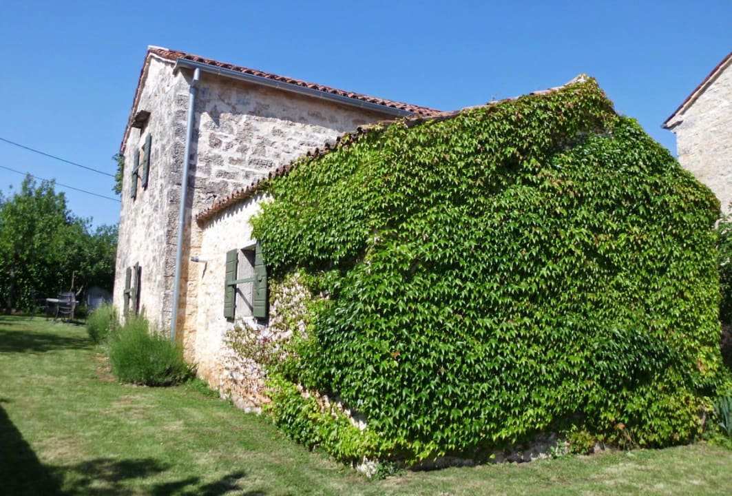 Vewachsener Anbau (Schlafzimmer) Landhäuser Arbalovija