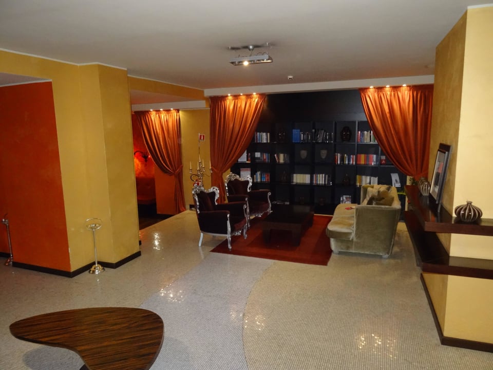 Eingangshalle / Lobby Hotel Fiume