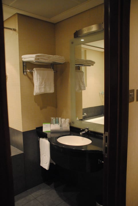 Bathroom Rose Rayhaan by Rotana