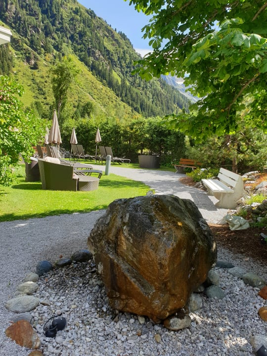 Gartenanlage Hotel Vier Jahreszeiten