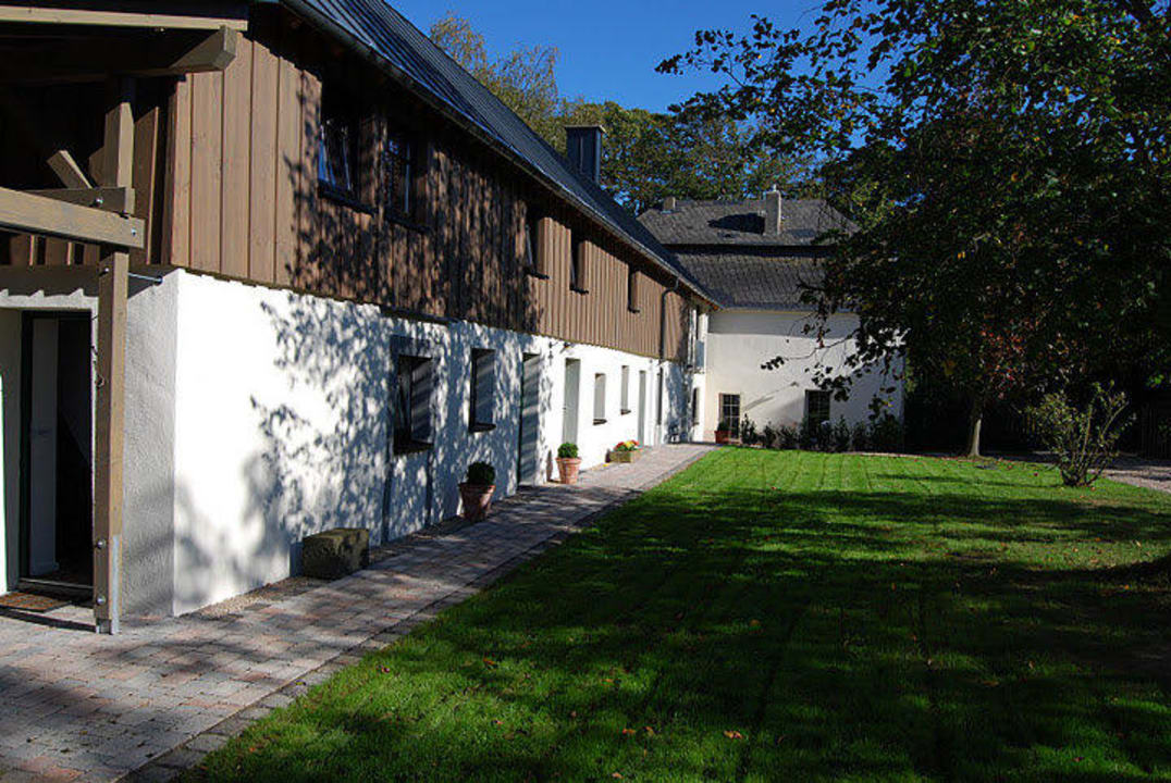 Aussenansicht der Zimmer Hof Liebeneck