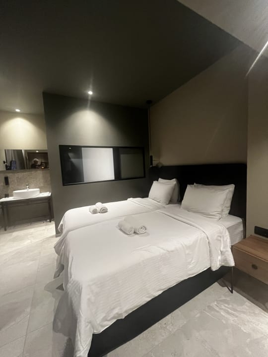 Zimmer Petousis Hotel & Suites