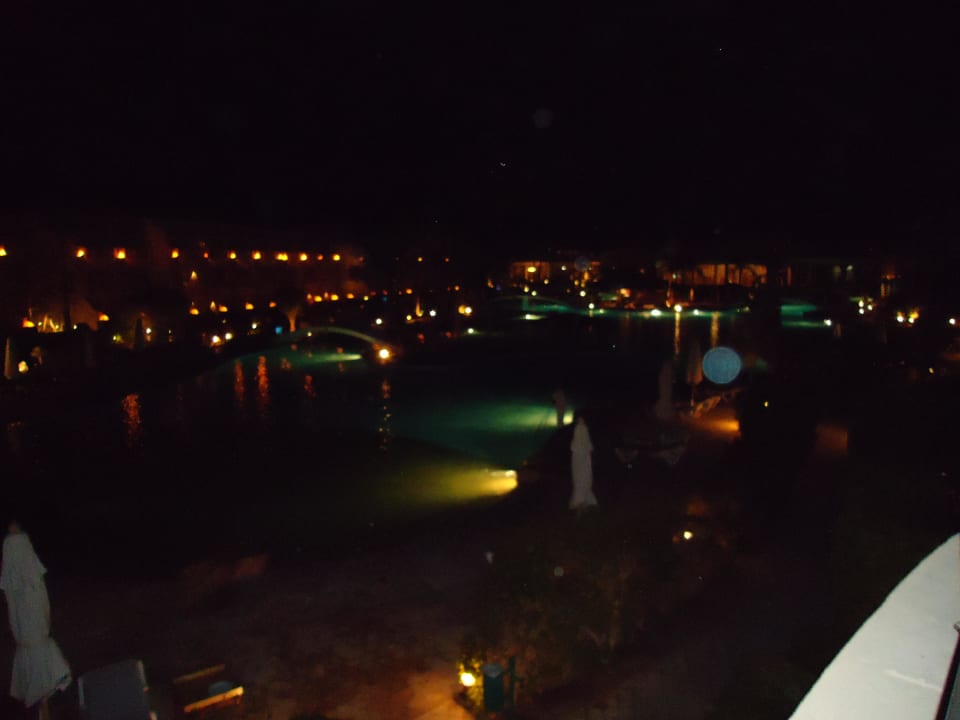 Blick über die Anlage bei Nacht mit Beleuchtung Prima Life Makadi Resort