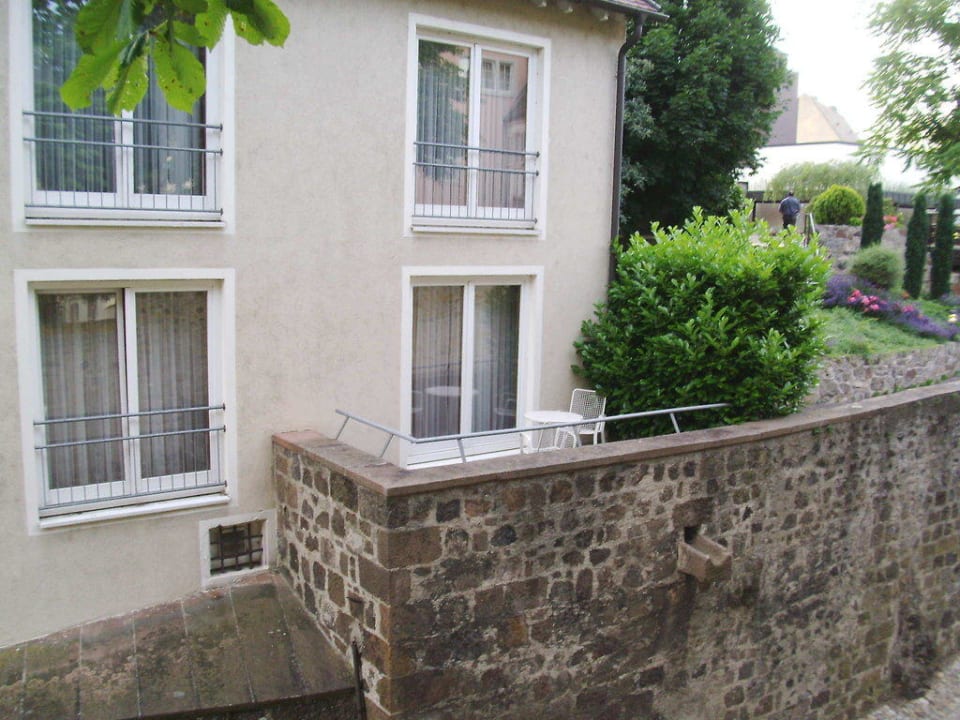 Blick auf den Balkon vom Zimmer Hotel Stadt Breisach