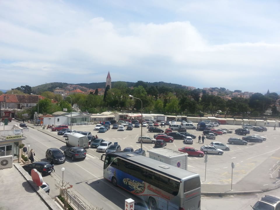 Blick aus Appartement zur Straße Aparthotel Bellevue