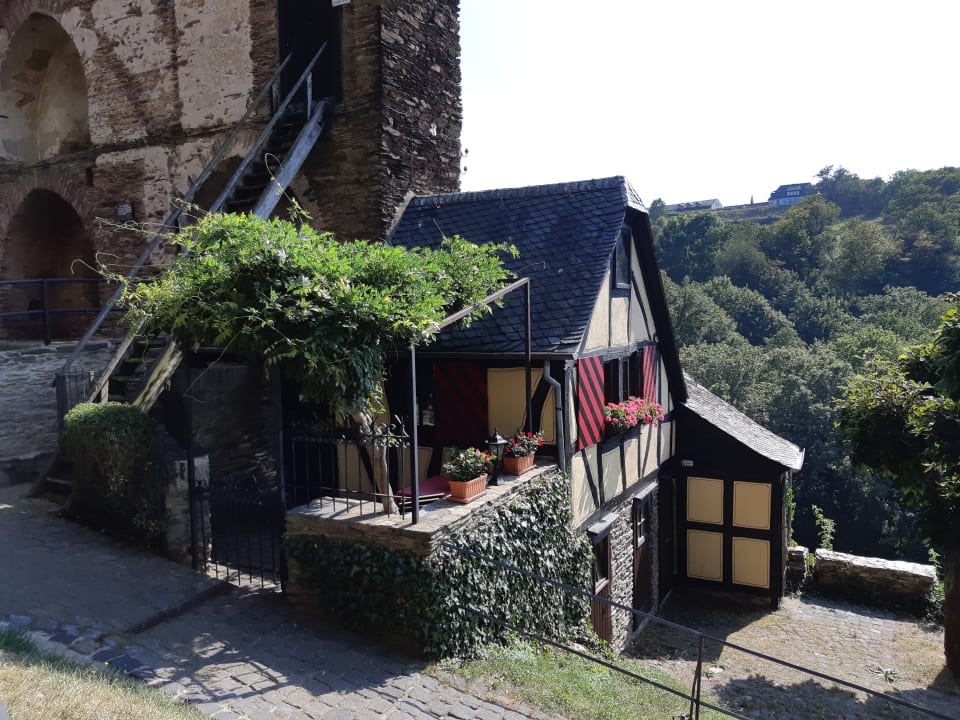 Außenansicht Burghotel Auf Schönburg