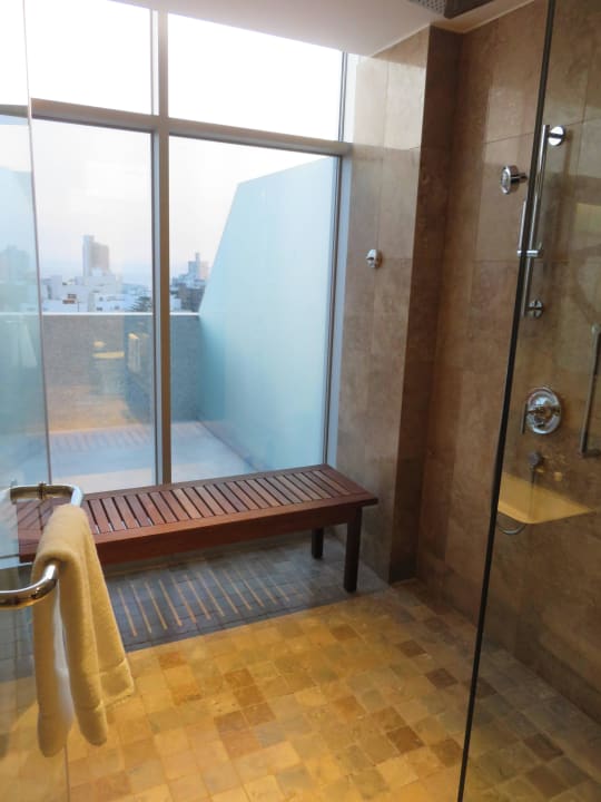 Riesige Dusche mit Ausblick Hotel Hilton Lima Miraflores