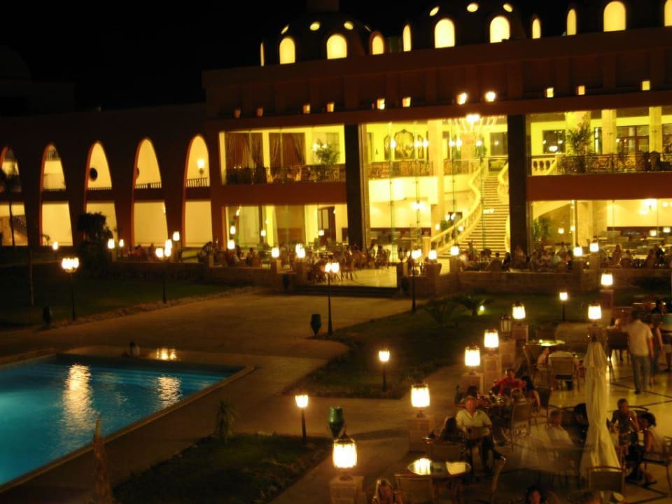 Am Abend Titanic Beach Spa & Aqua Park