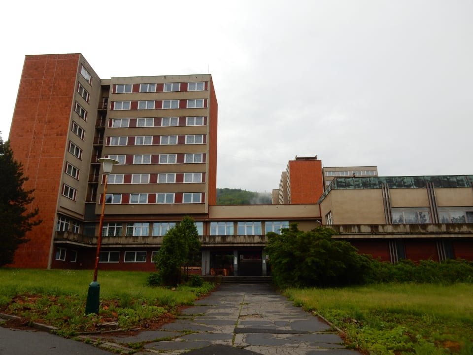 Außenansicht Domov mládeže a školní jídelna Karlovy Vary