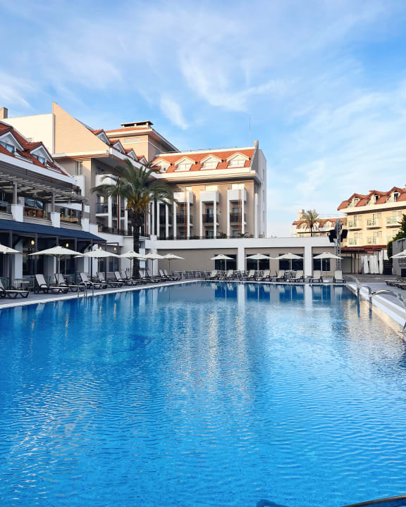 Pool Side Story Resort & Spa