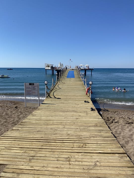 Strand Saturn Palace Resort Hotel