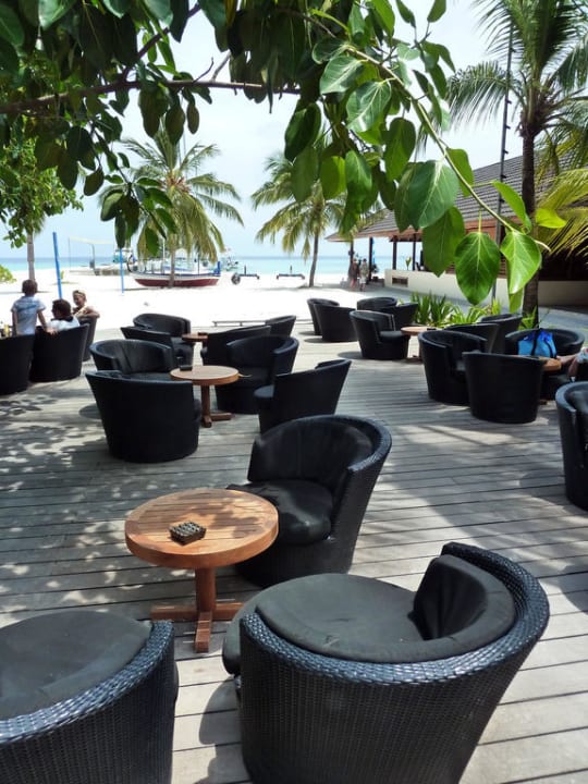 Aussenterrasse der Akiri Bar Kuredu Island Resort & Spa