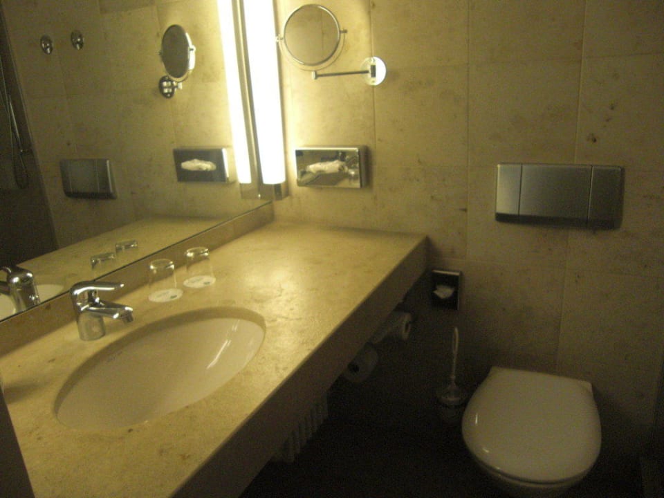 Waschbecken und WC Hotel & Gasthof zur Post