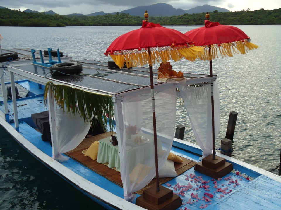 Romantic Dinner on the Boat Hotel Naya Gawana Resort & Spa