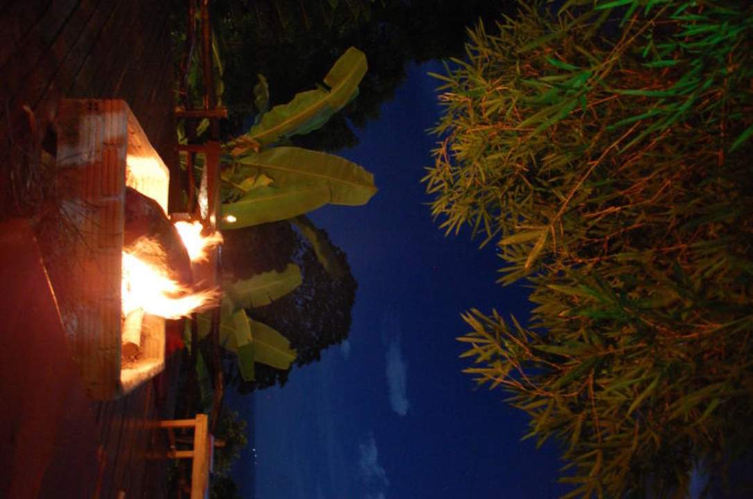 Feuerstelle bei Nacht Seaview Thansadet Bungalows