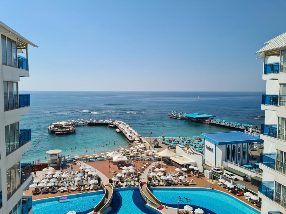 Ausblick Azura Deluxe Resort & Spa Hotel