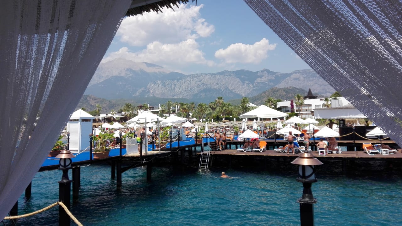 Strand Emelda Sun Club