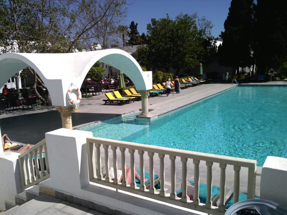 Im März kein Problem, eine Liege zu bekommen. The Orangers Beach Resort and Bungalows