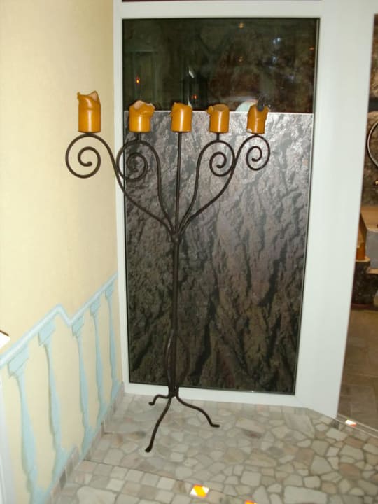 Kerzenständer in der Sauna Wellnessresort Vier Jahreszeiten