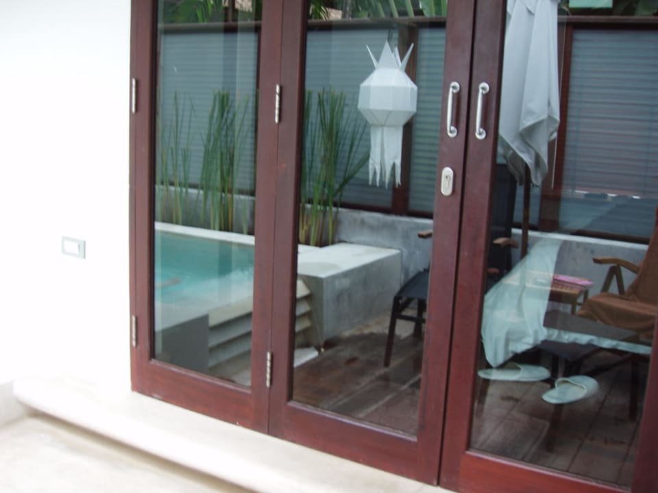 Blick von der Terrasse ins Zimmer Pavilion Samui Villas & Resort