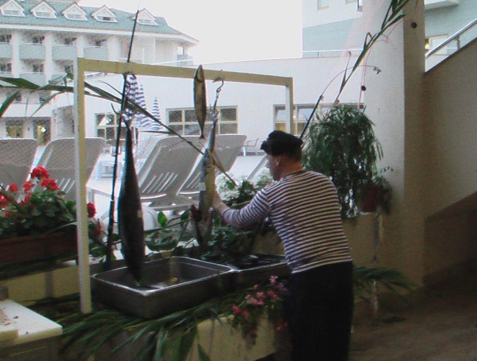 Piraten-Nacht-Buffet Side Breeze Hotel