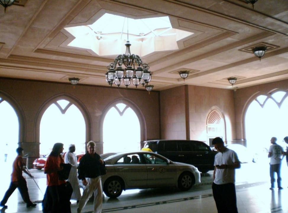 "Befahrbare" Lobby mit Valet Parking - Service Emirates Palace Mandarin Oriental