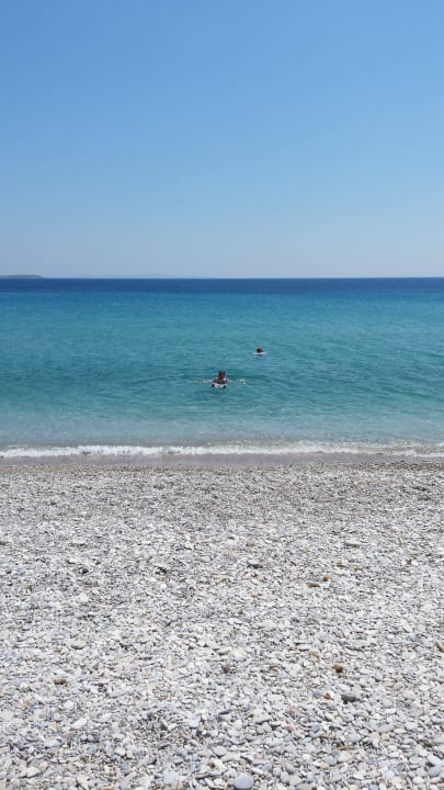 Menschenleerer Strand Hotel Saint Nicholas