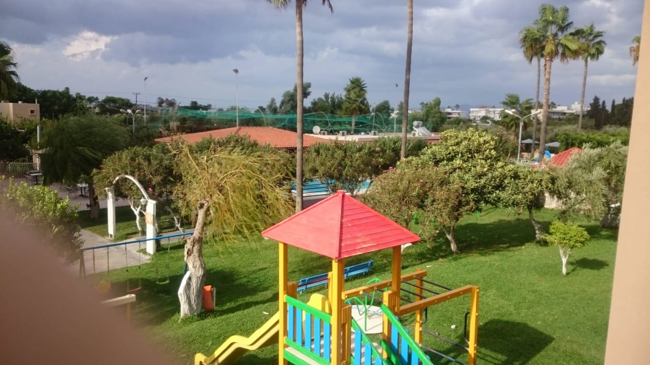 Ausblick zu Pool 2 / Gartenanlage Ilios K Village Resort