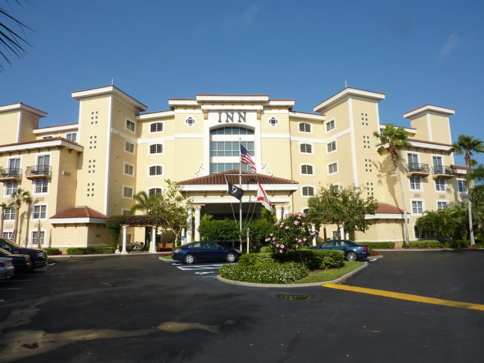 Vorderansicht des Hotels Hotel Inn at Pelican Bay