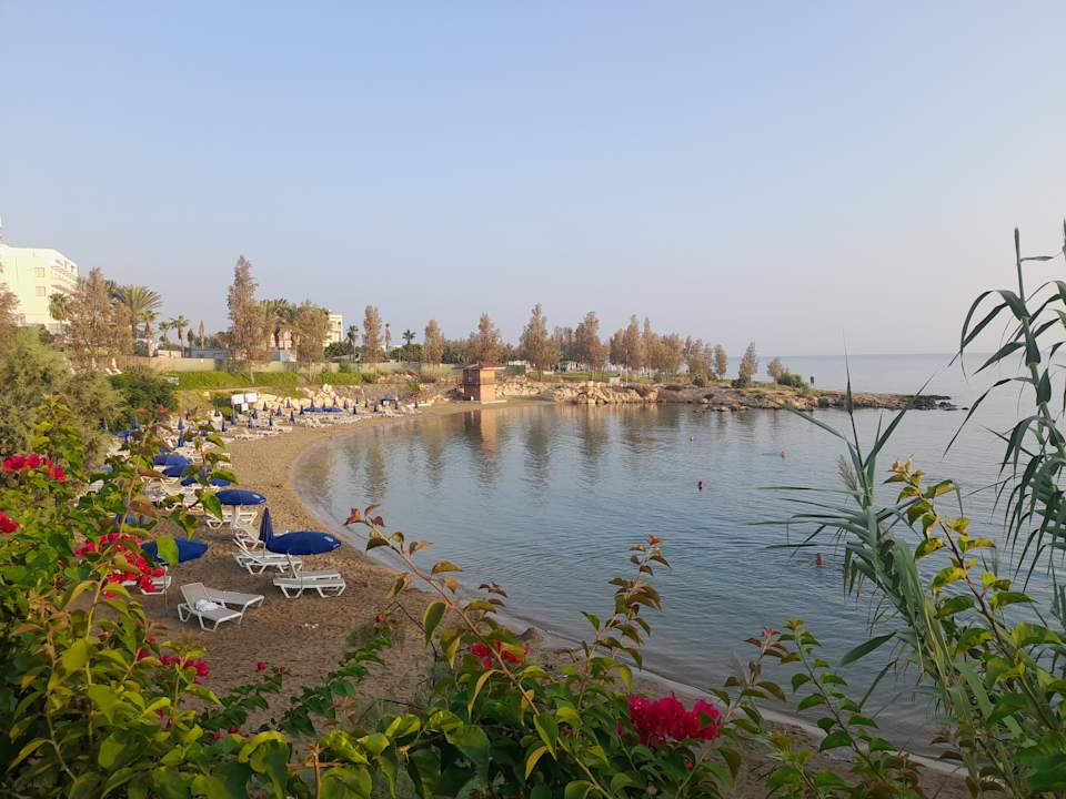 Strand Crystal Springs Beach Hotel